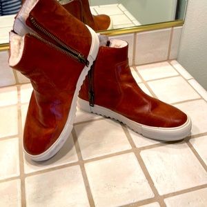 FRYE Sherpa lined boots